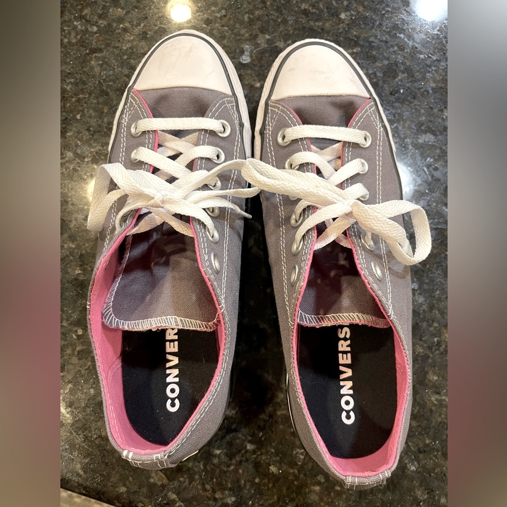 Converse women’s size 10